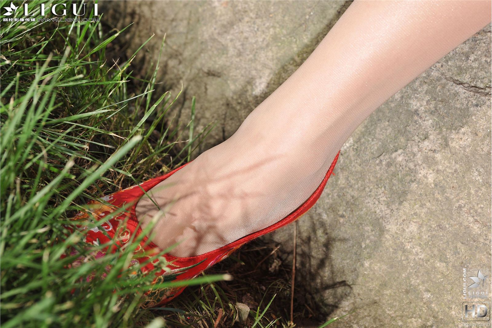 [Ligui丽柜]130207 Model 可馨 性感丝袜美女图片